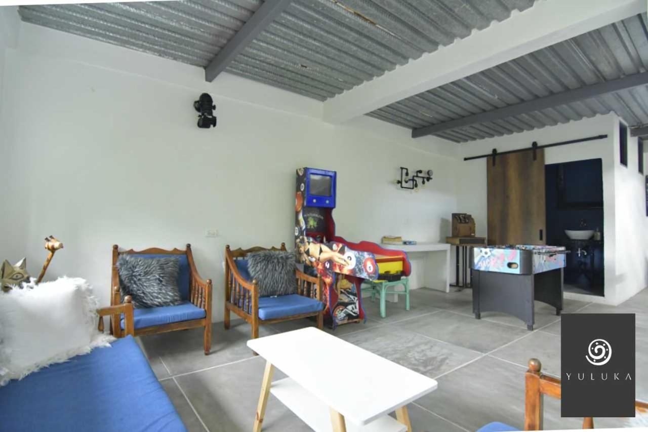 Yuluka Hostel Апуло Экстерьер фото
