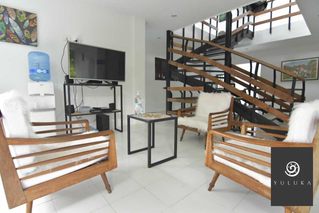 Yuluka Hostel Апуло Экстерьер фото