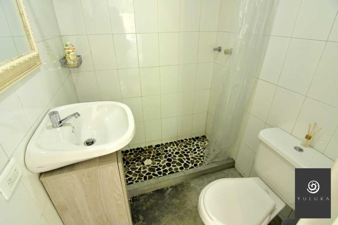 Yuluka Hostel Апуло Экстерьер фото